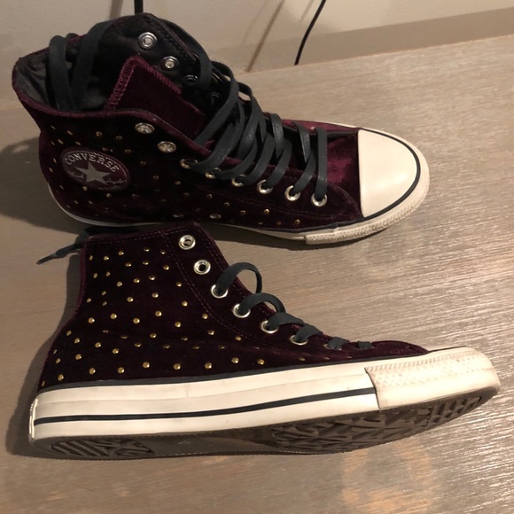 burgundy velvet converse